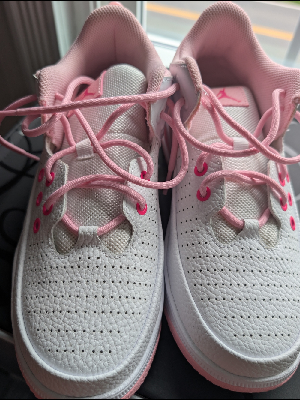 Nike Kids Low-Top Sneakers in White and Pink